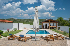 Traditional Comfort Casa Natura with 36m2 Pool